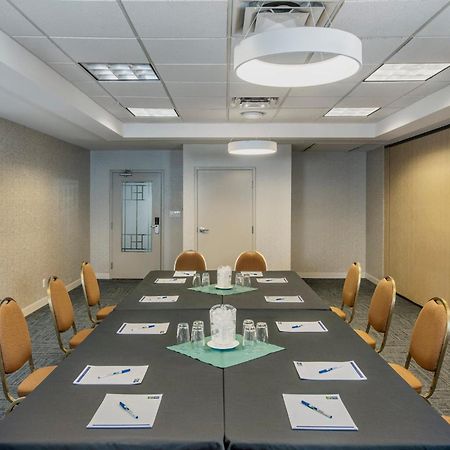 Holiday Inn Express & Suites Medicine Hat By Ihg Exterior photo
