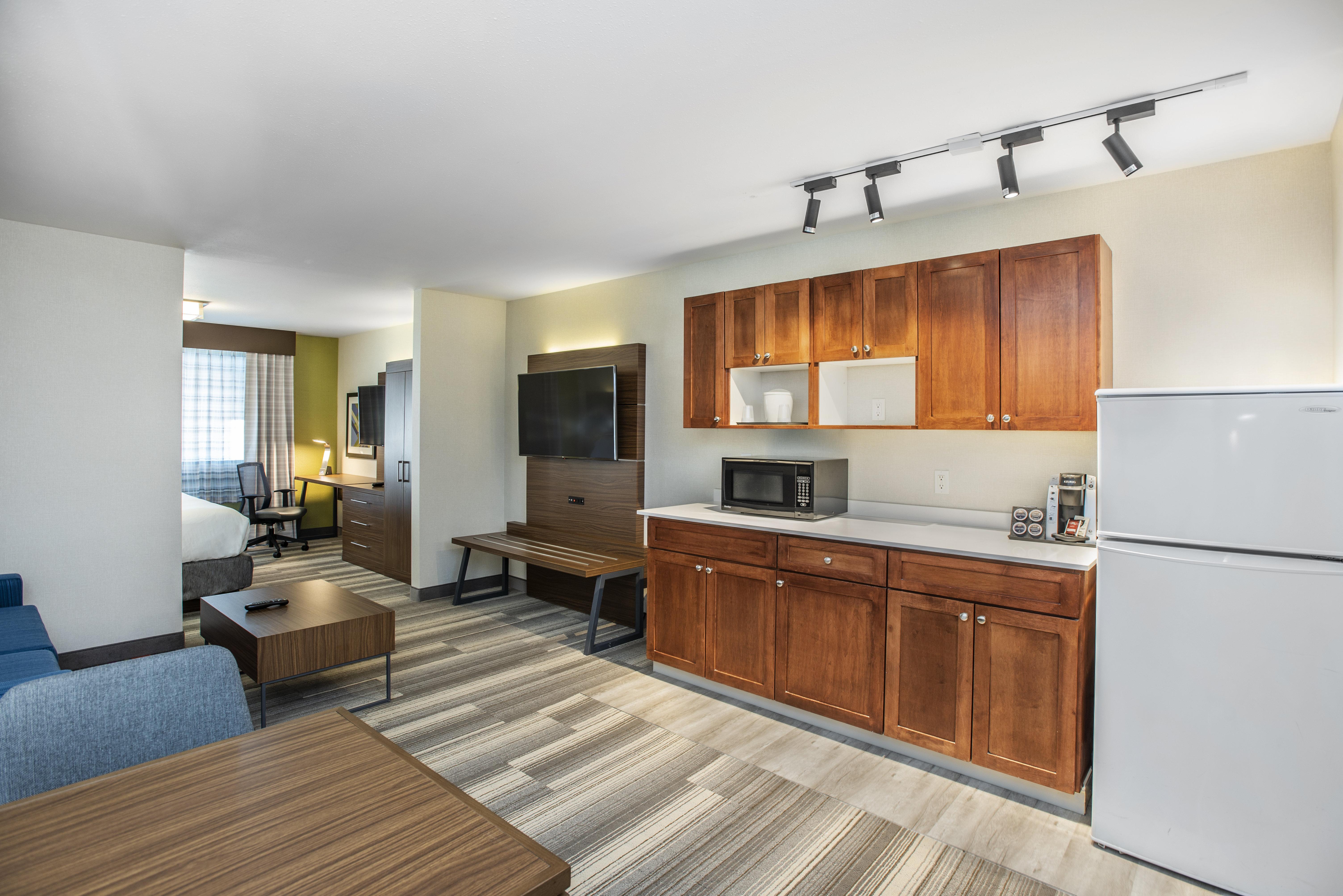 Holiday Inn Express & Suites Medicine Hat By Ihg Exterior photo