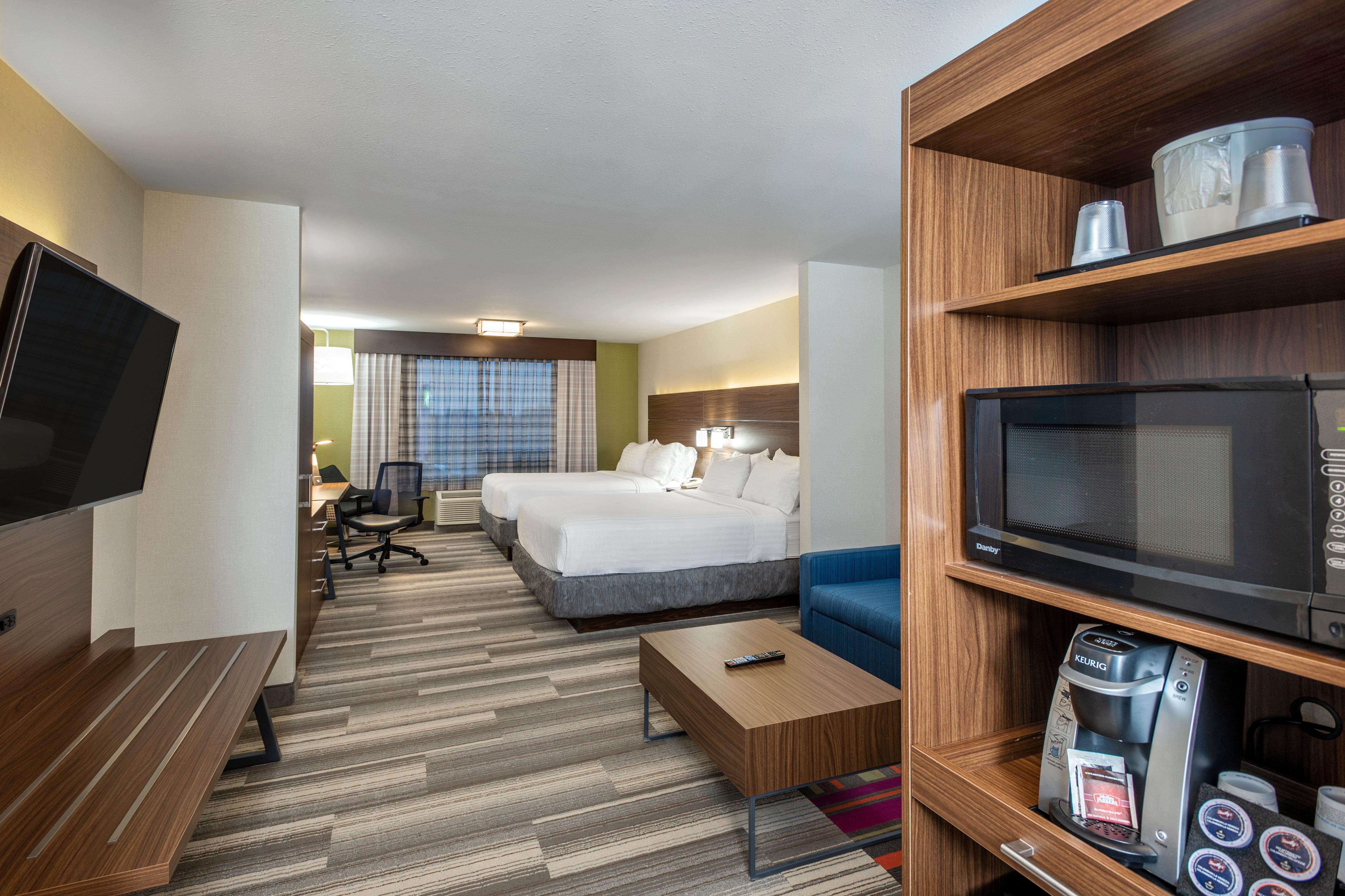 Holiday Inn Express & Suites Medicine Hat By Ihg Exterior photo