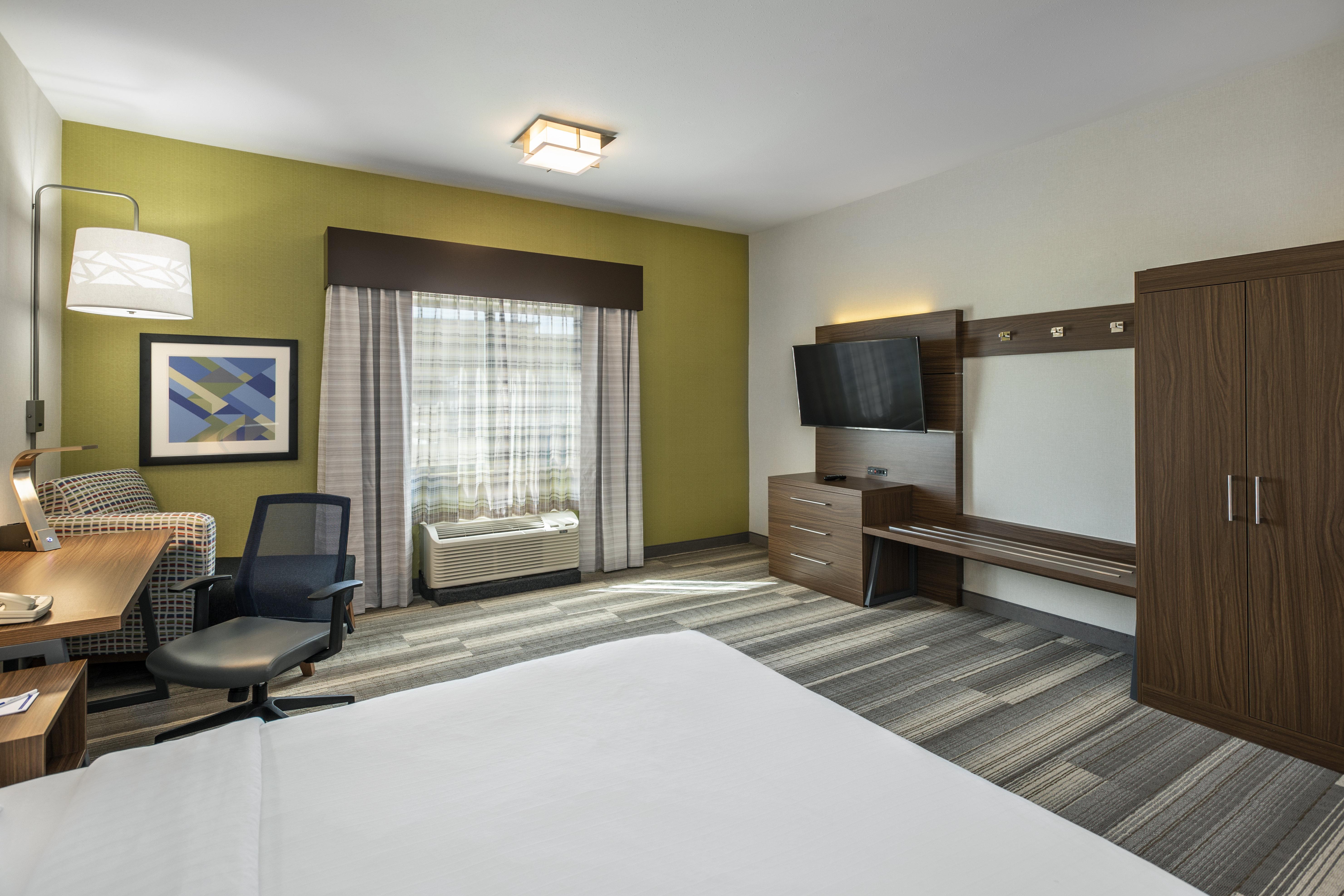 Holiday Inn Express & Suites Medicine Hat By Ihg Exterior photo