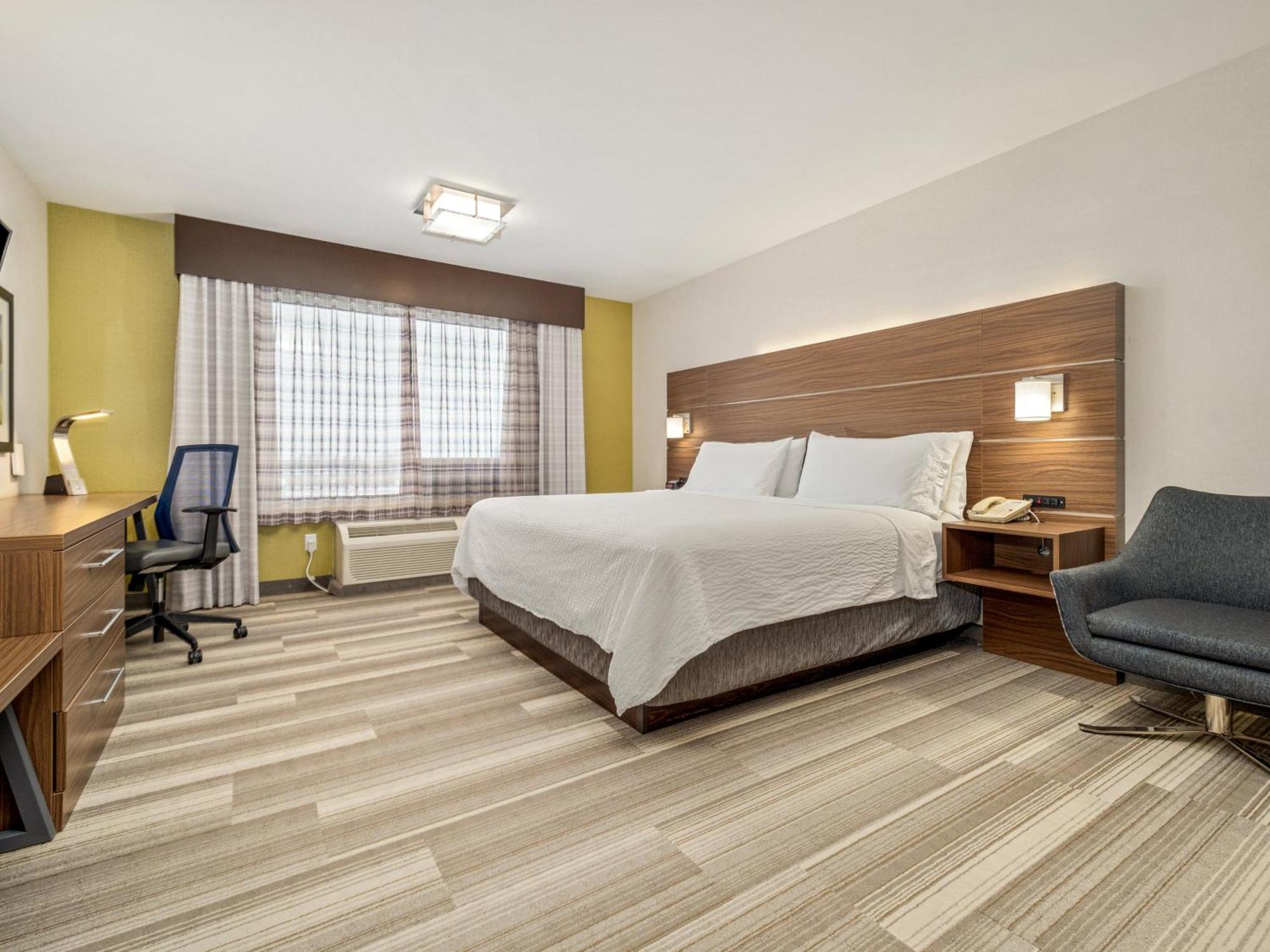 Holiday Inn Express & Suites Medicine Hat By Ihg Exterior photo