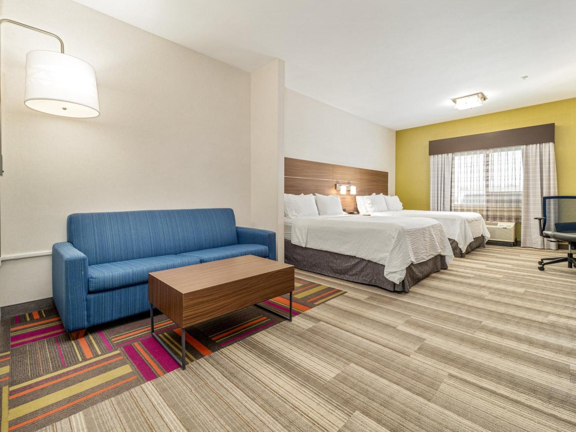 Holiday Inn Express & Suites Medicine Hat By Ihg Exterior photo
